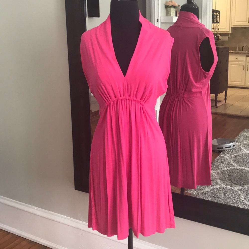 Flattering v neck dress in pink